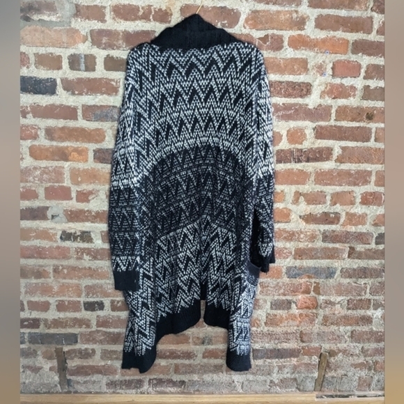 Tahari 3X Cozy Black and White Blanket Cardigan Sweater with Pockets - Picture 7 of 7